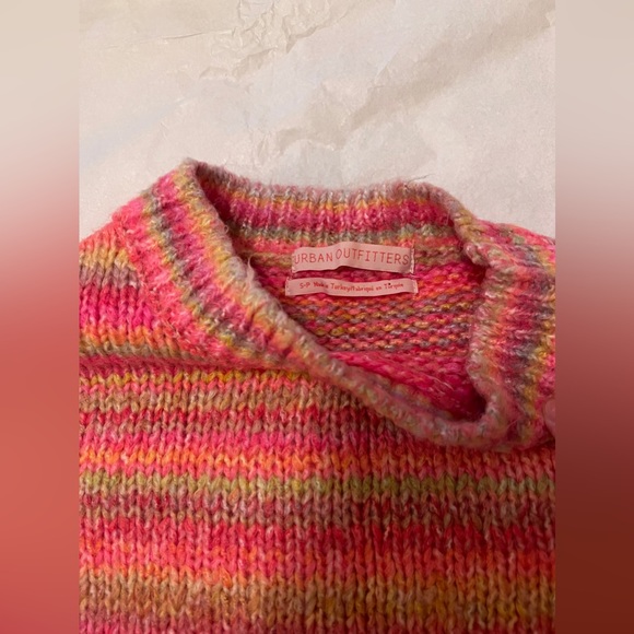 Urban Outfitters pink sweater - Picture 2 of 6
